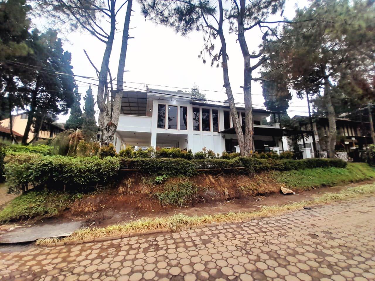 villa lembang kenari kolam renang07