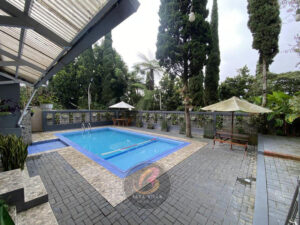 Villa di Lembang dengan Kolam Renang